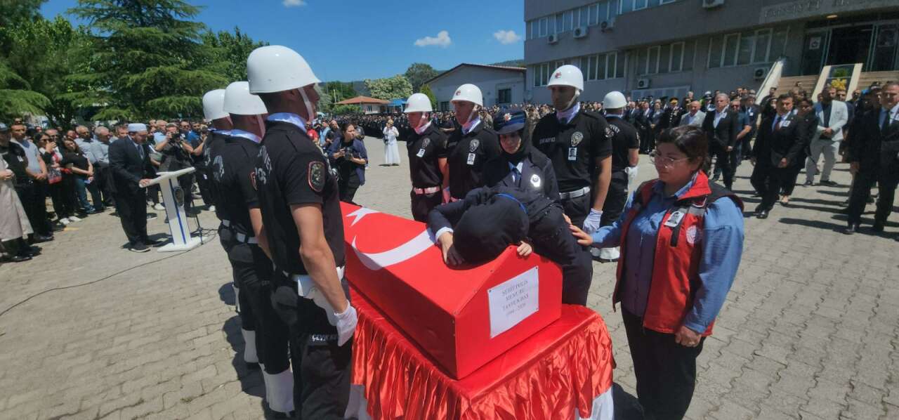 Muğla Şehidini Gözyaşlarıyla Uğurladı: 17 Günlük Bebeği Yetim Kaldı 9